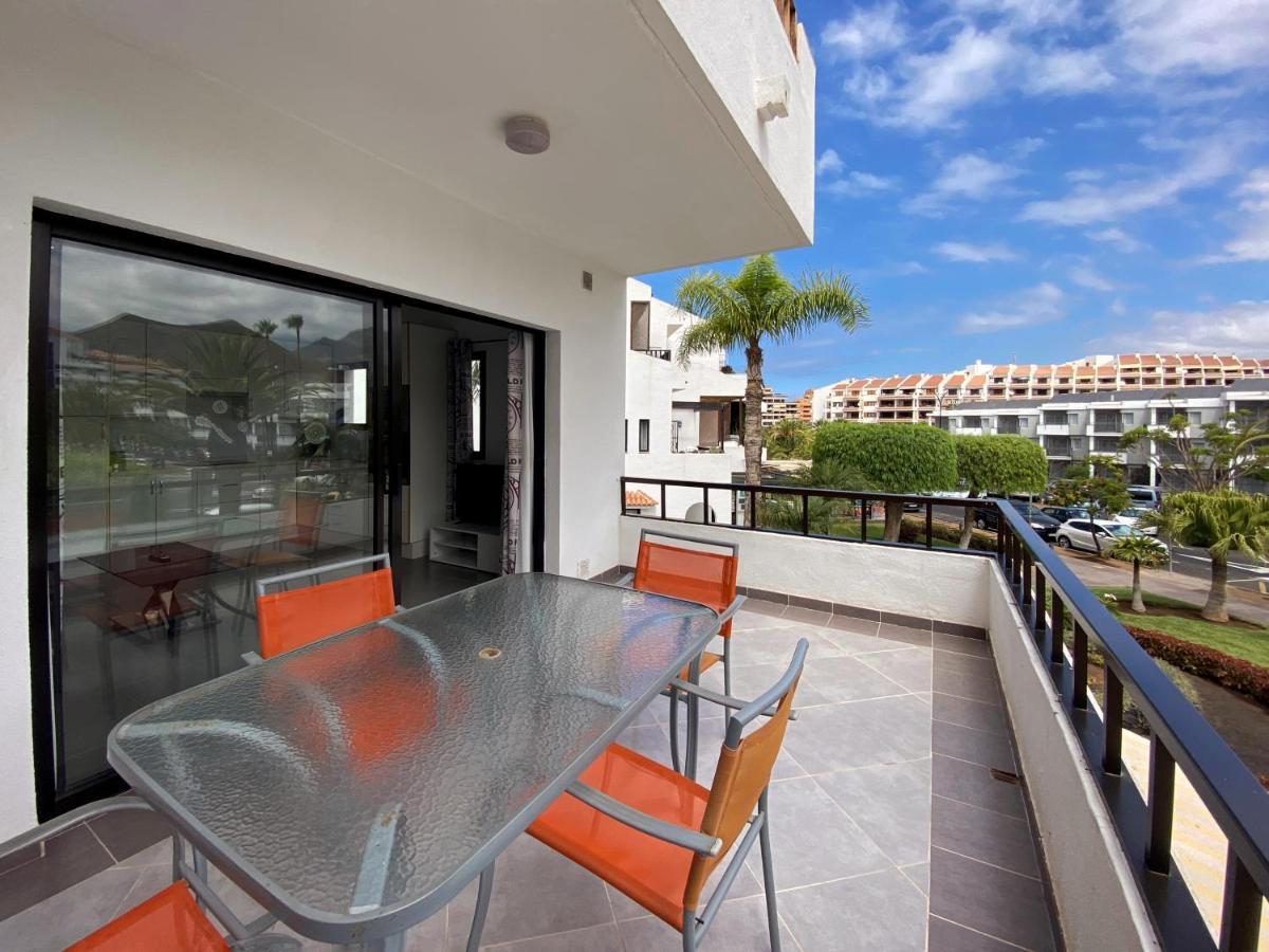1 Bed Los Cristianos Near The Bus Station Arona  Bagian luar foto